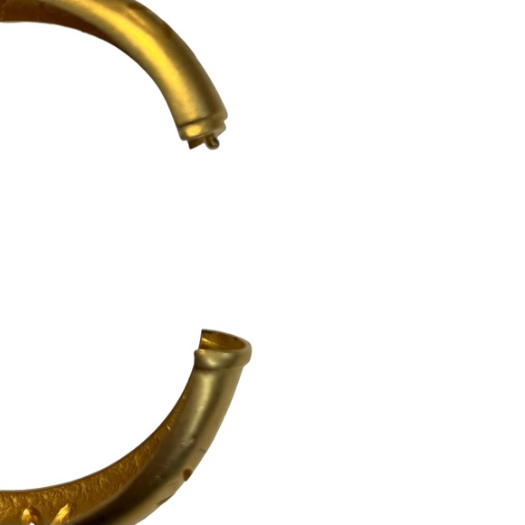 Liz Claiborne Gold Tone Bracelet - Picture 4 of 5